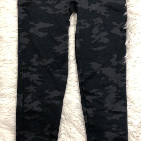 Spanx Seamless Camo High Waisted Leggings - Picture 9 of 13